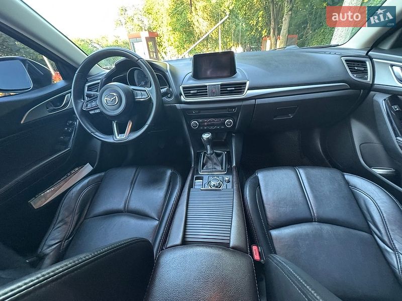 Хэтчбек Mazda 3 2017 в Днепре