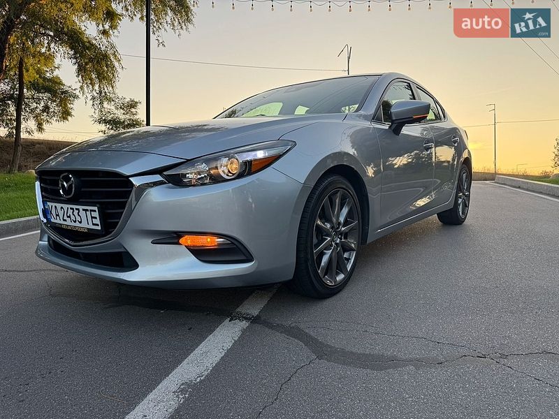 Седан Mazda 3 2018 в Киеве