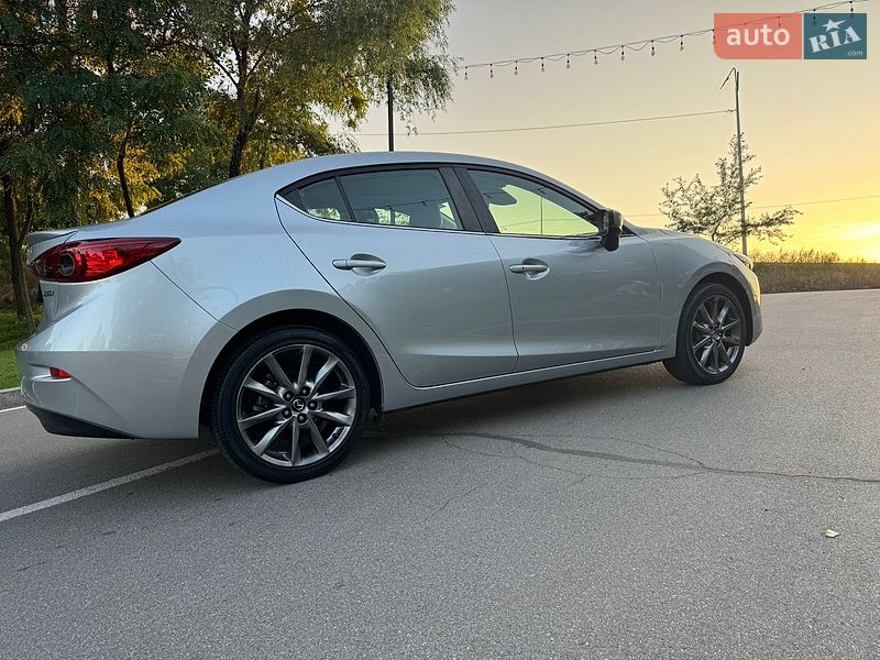 Седан Mazda 3 2018 в Киеве
