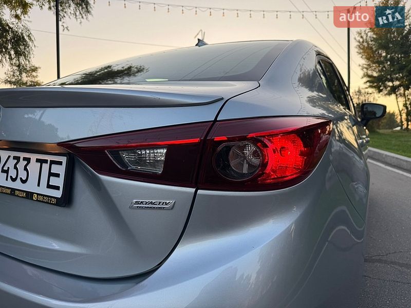 Седан Mazda 3 2018 в Киеве