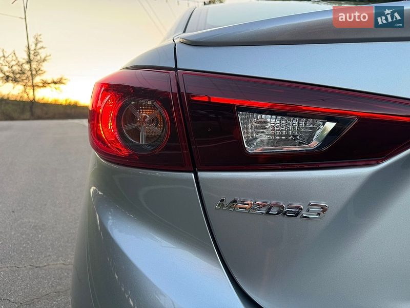 Седан Mazda 3 2018 в Киеве
