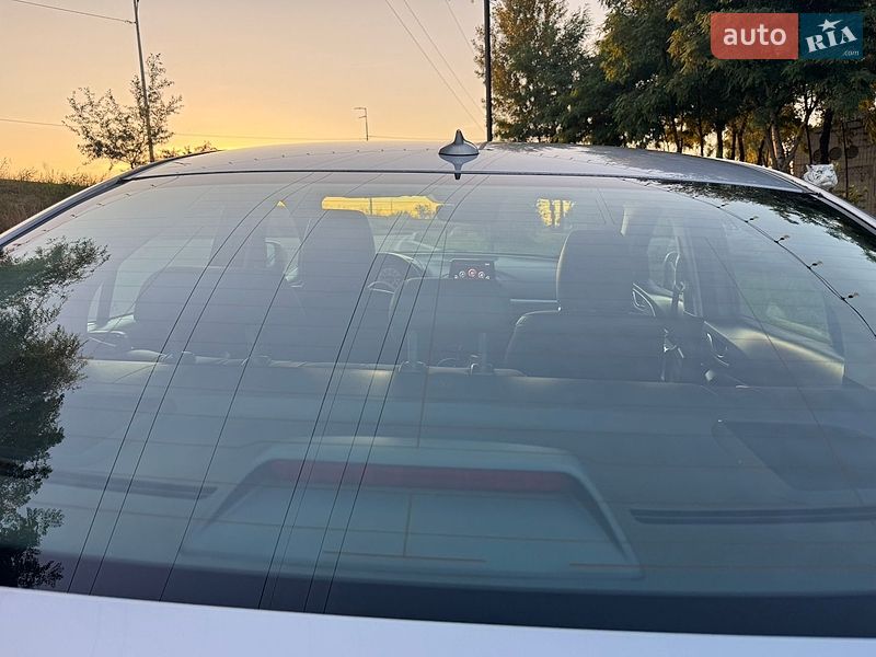 Седан Mazda 3 2018 в Киеве