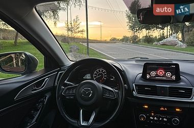 Седан Mazda 3 2018 в Киеве