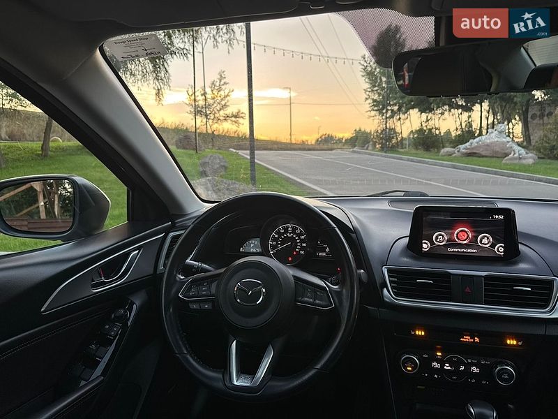 Седан Mazda 3 2018 в Киеве