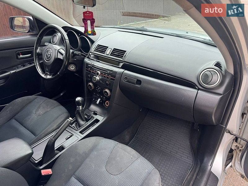 Седан Mazda 3 2006 в Городищеві
