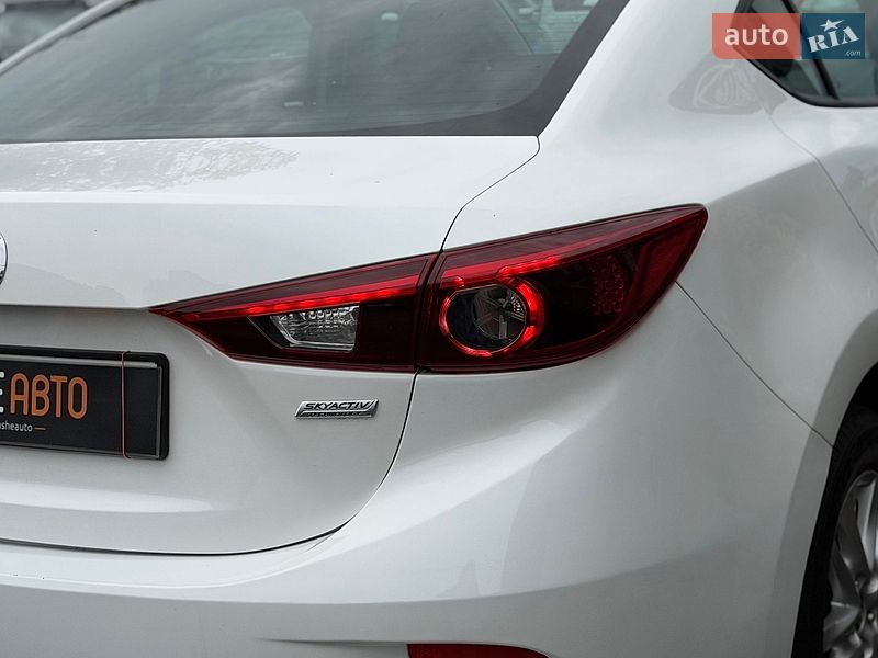 Седан Mazda 3 2015 в Шептицькому