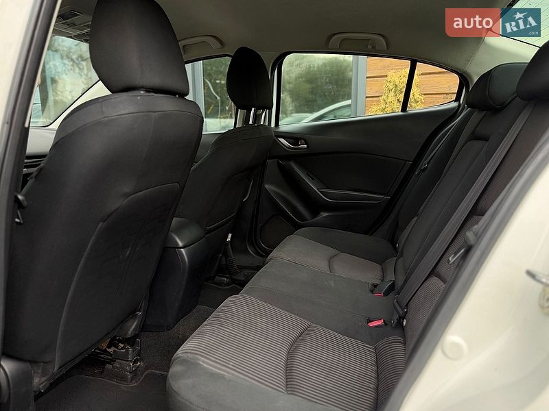 Седан Mazda 3 2015 в Шептицькому