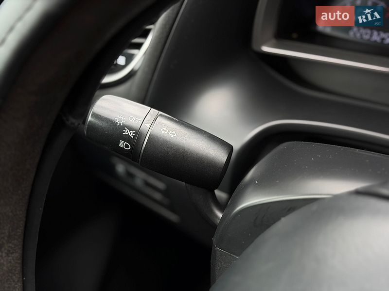 Седан Mazda 3 2015 в Шептицькому
