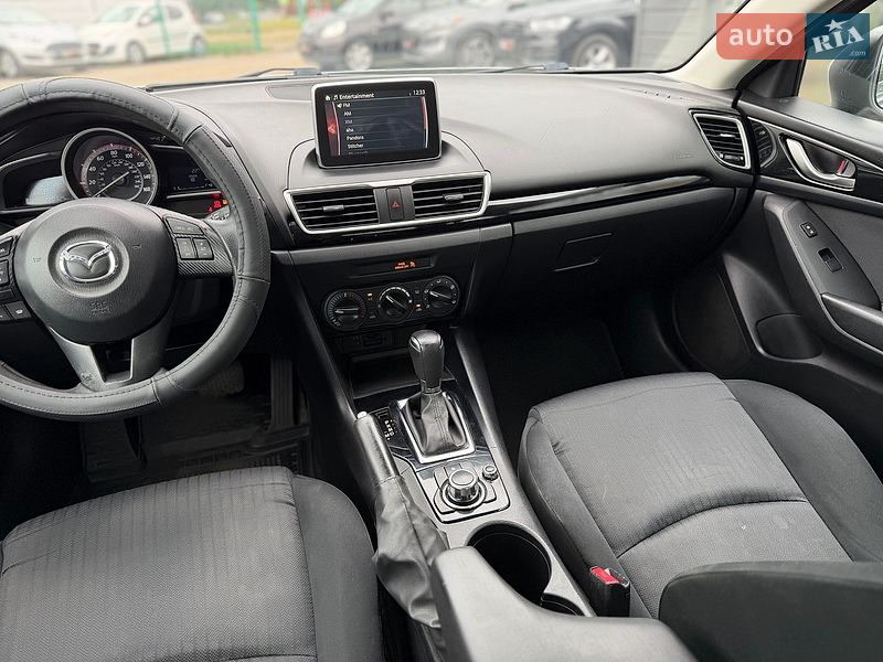 Седан Mazda 3 2015 в Шептицькому