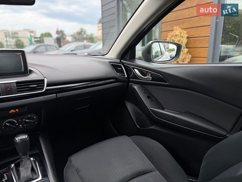 Седан Mazda 3 2015 в Шептицькому