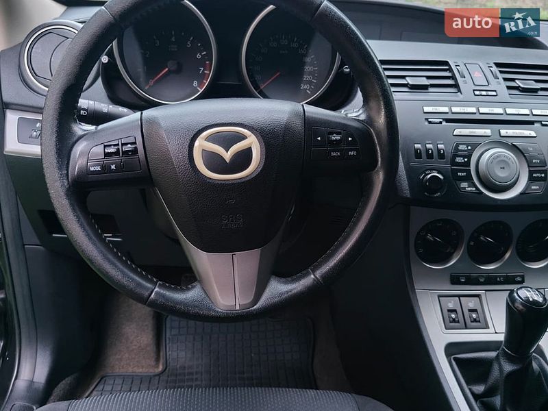 Седан Mazda 3 2010 в Чернівцях