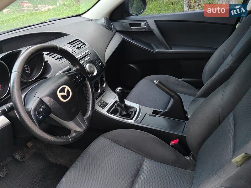 Седан Mazda 3 2010 в Черновцах