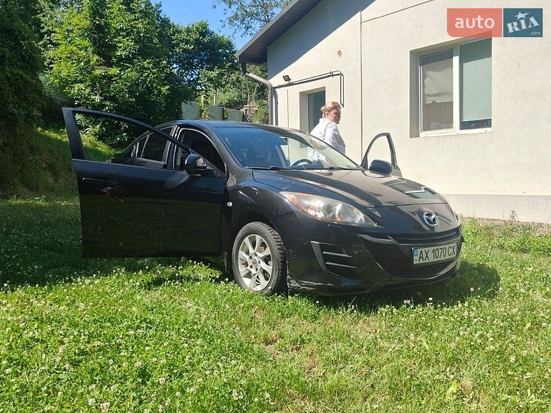 Седан Mazda 3 2010 в Чернівцях