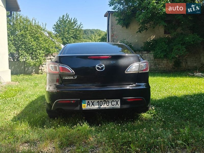 Седан Mazda 3 2010 в Чернівцях