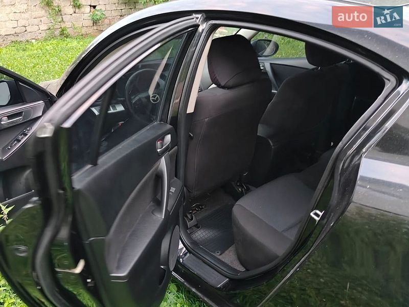 Седан Mazda 3 2010 в Черновцах