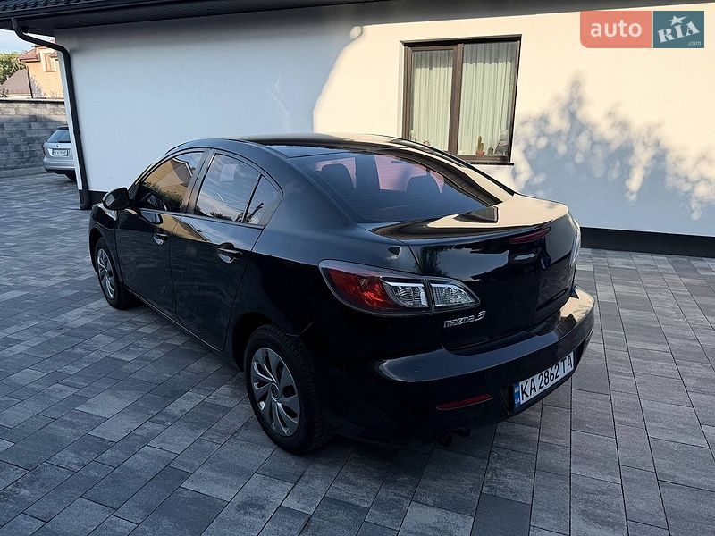 Седан Mazda 3 2012 в Ровно