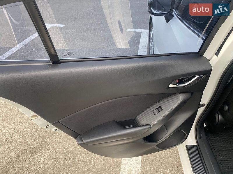 Седан Mazda 3 2014 в Ирпене