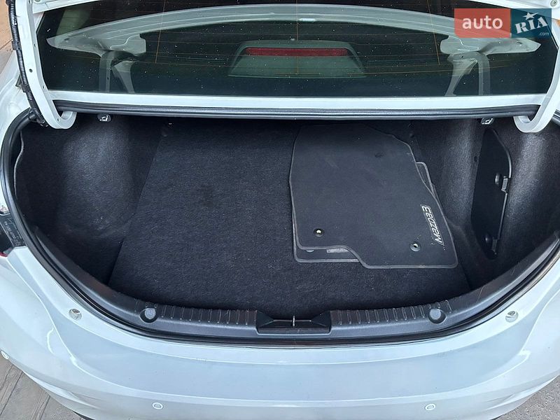 Седан Mazda 3 2015 в Василькове