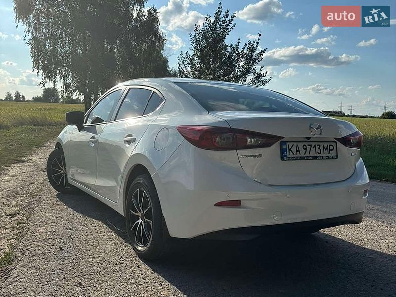 Седан Mazda 3 2015 в Василькове
