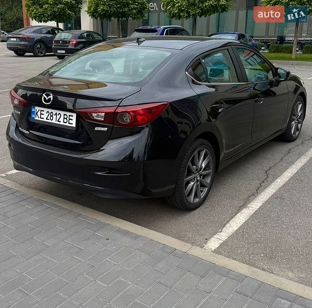 Седан Mazda 3 2018 в Дніпрі