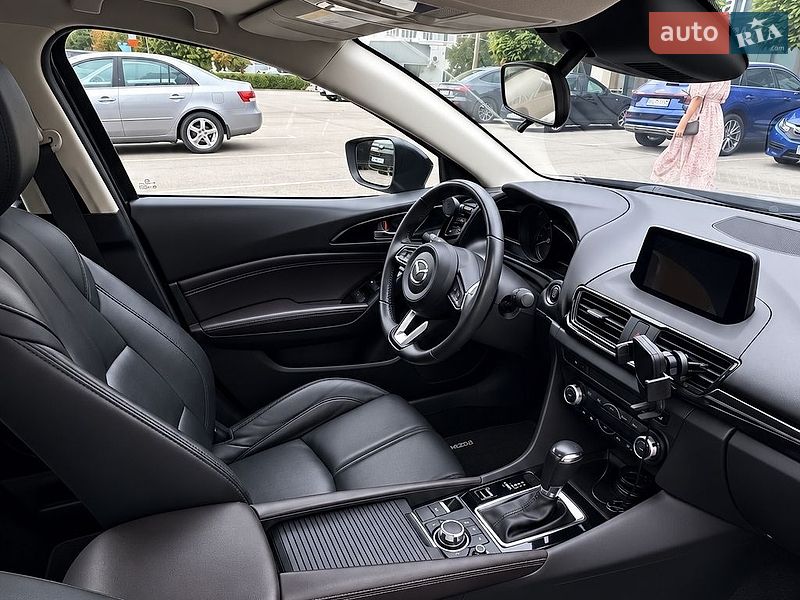 Седан Mazda 3 2018 в Дніпрі