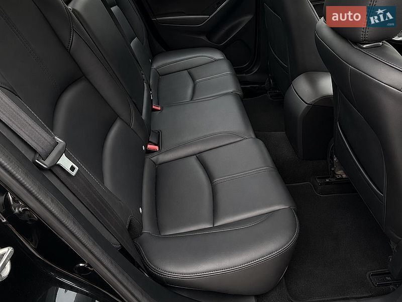 Седан Mazda 3 2018 в Дніпрі