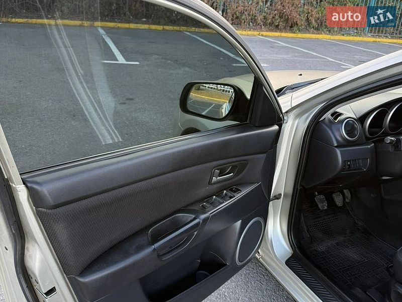 Седан Mazda 3 2006 в Ужгороде