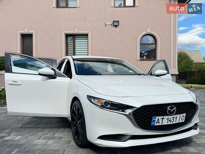 Седан Mazda 3 2021 в Коломые