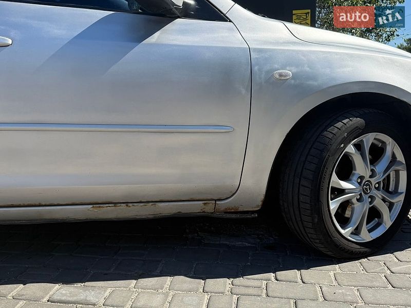 Хетчбек Mazda 3 2004 в Кам'янському