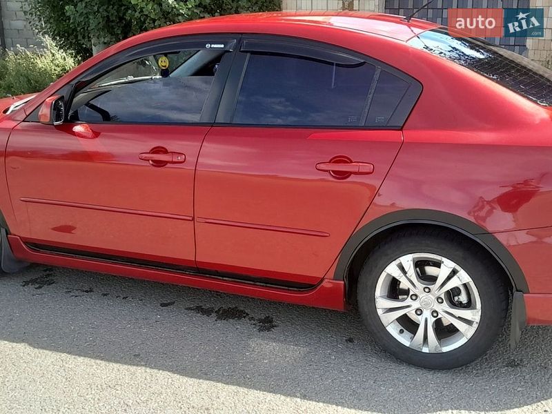 Седан Mazda 3 2005 в Новому Бузі