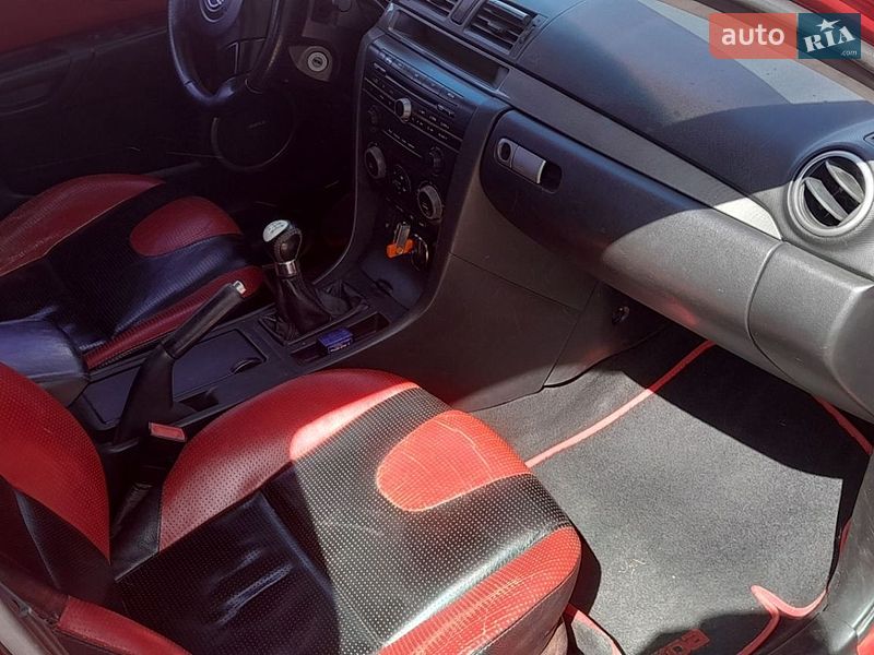 Седан Mazda 3 2005 в Новому Бузі