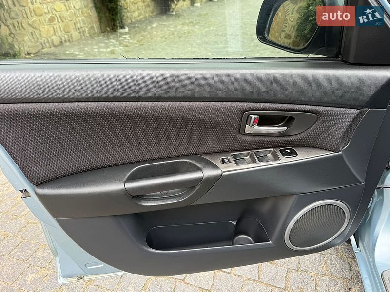 Седан Mazda 3 2007 в Черновцах