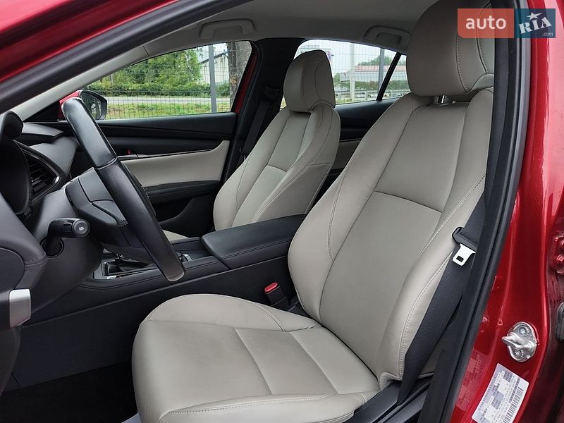 Седан Mazda 3 2019 в Стрию