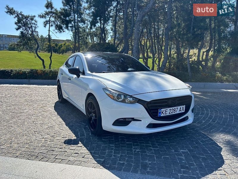 Седан Mazda 3 2017 в Днепре