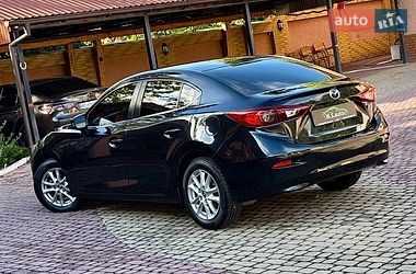 Седан Mazda 3 2015 в Мукачево