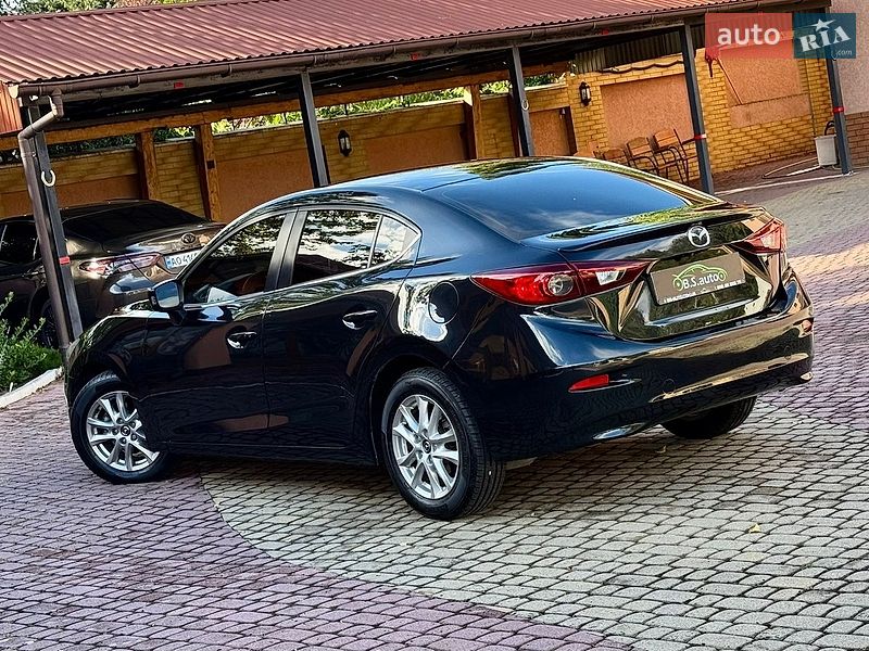 Седан Mazda 3 2015 в Мукачево