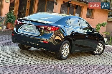 Седан Mazda 3 2015 в Мукачево