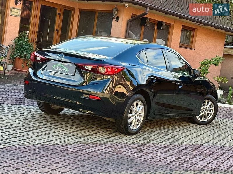 Седан Mazda 3 2015 в Мукачево