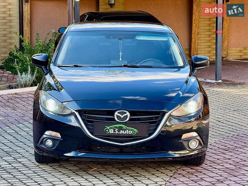 Седан Mazda 3 2015 в Мукачево