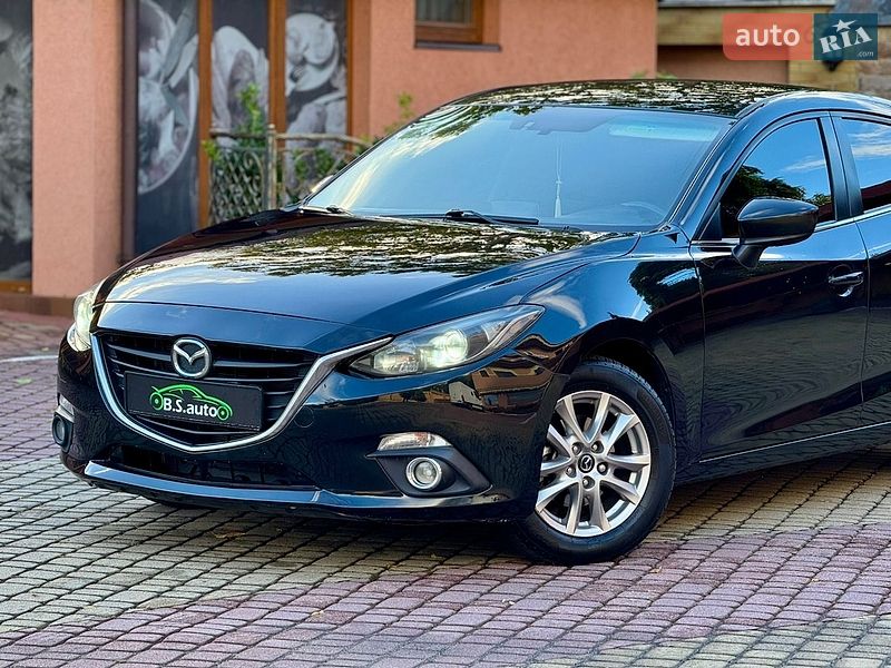 Седан Mazda 3 2015 в Мукачево