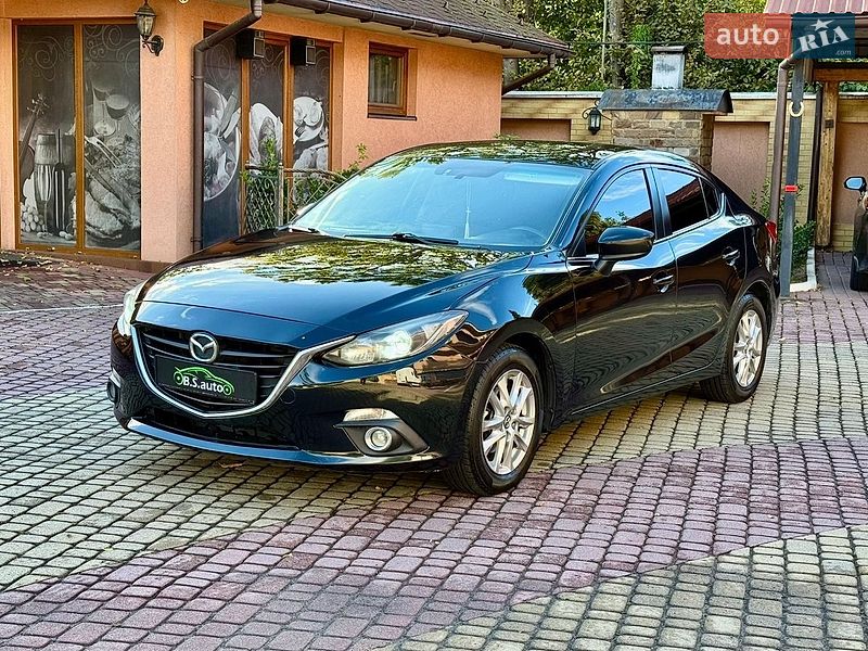 Седан Mazda 3 2015 в Мукачево