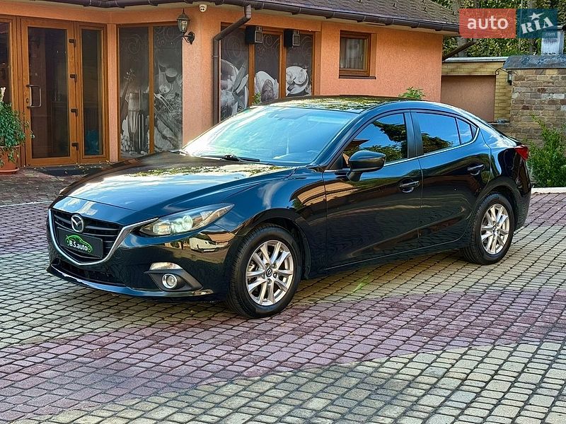 Седан Mazda 3 2015 в Мукачево