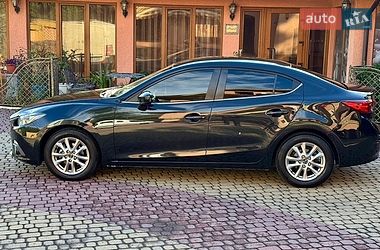 Седан Mazda 3 2015 в Мукачево