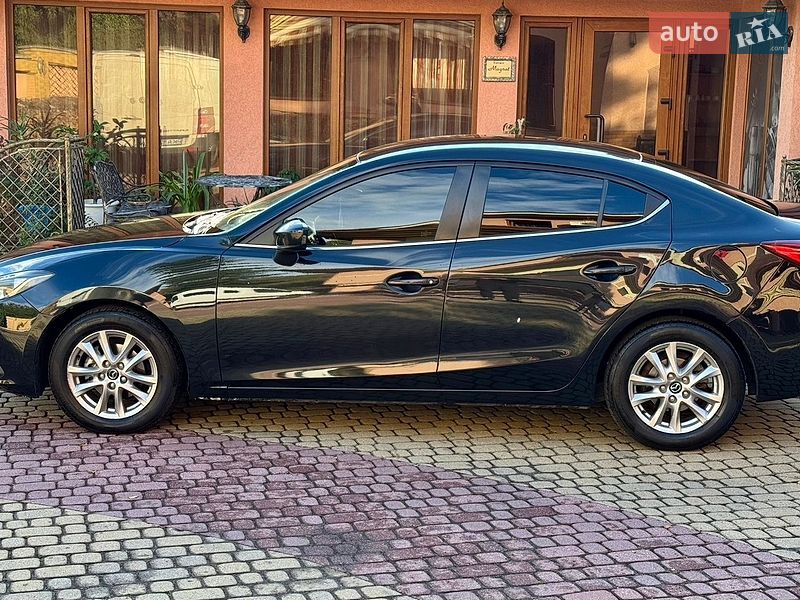 Седан Mazda 3 2015 в Мукачево