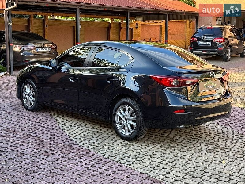 Седан Mazda 3 2015 в Мукачево