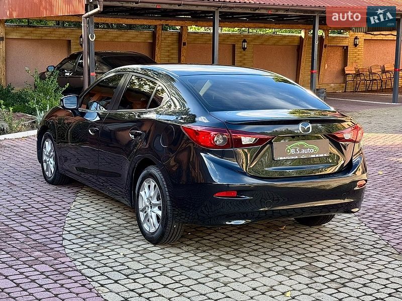 Седан Mazda 3 2015 в Мукачево