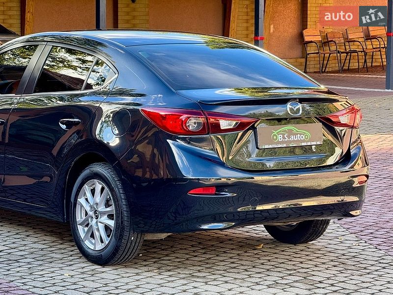 Седан Mazda 3 2015 в Мукачево