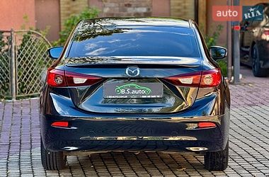 Седан Mazda 3 2015 в Мукачево