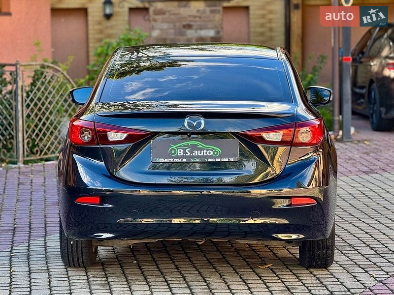 Седан Mazda 3 2015 в Мукачево