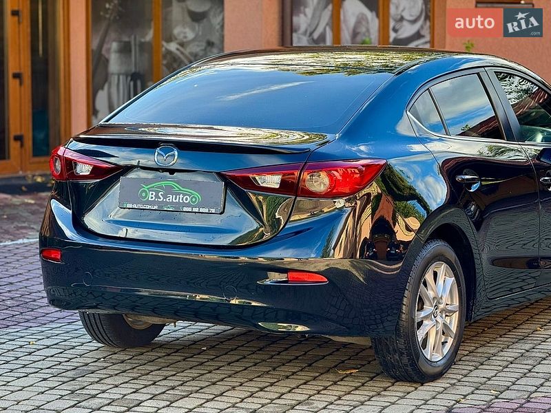 Седан Mazda 3 2015 в Мукачево